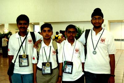 IOI 2006 Team Photo